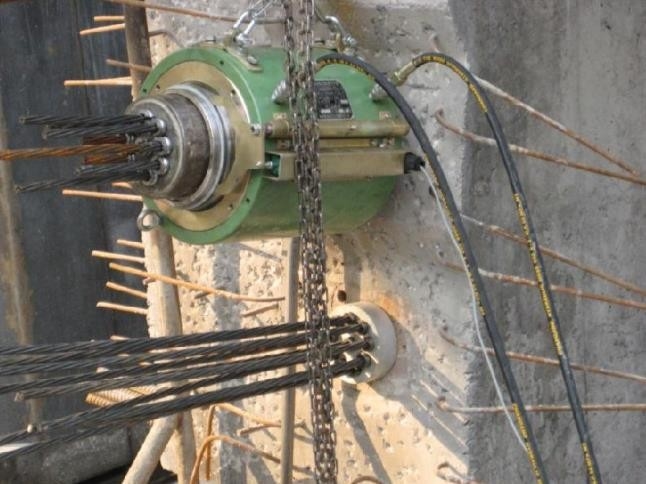 Automatic Bridge Construction Machine Hydraulic Stressing Jack Powered Oil Pump